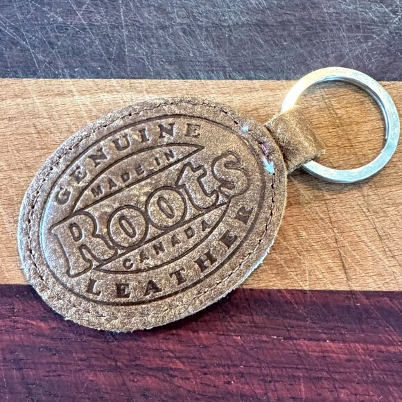 Roots Canada Keyring Leather Maple Leaf Purse Clip Keyring Bag Charm EUC Vintage - Picture 1 of 7
